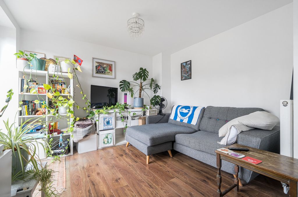 Property photo 2 of 10 1495976-2-6A5F8Ea...