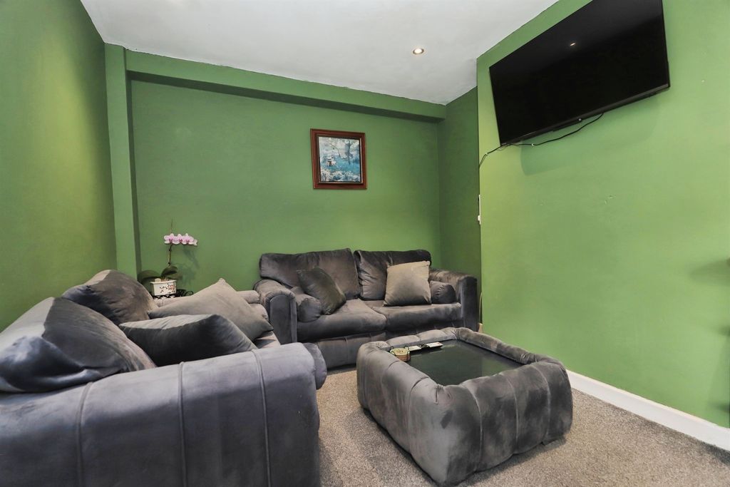 Property photo 3 of 16