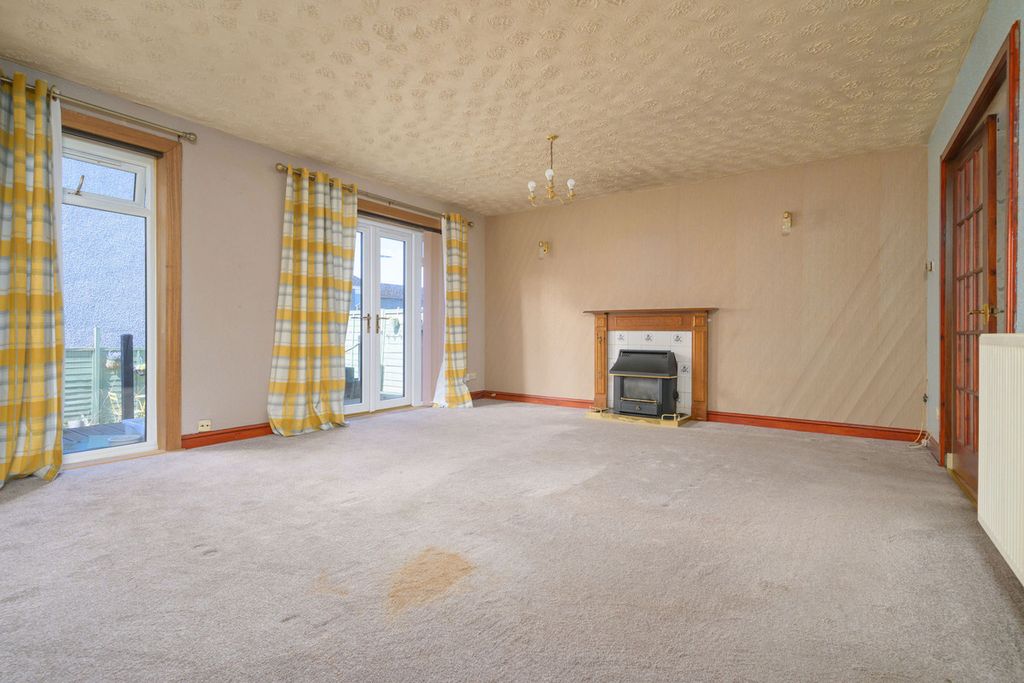 Property photo 2 of 24