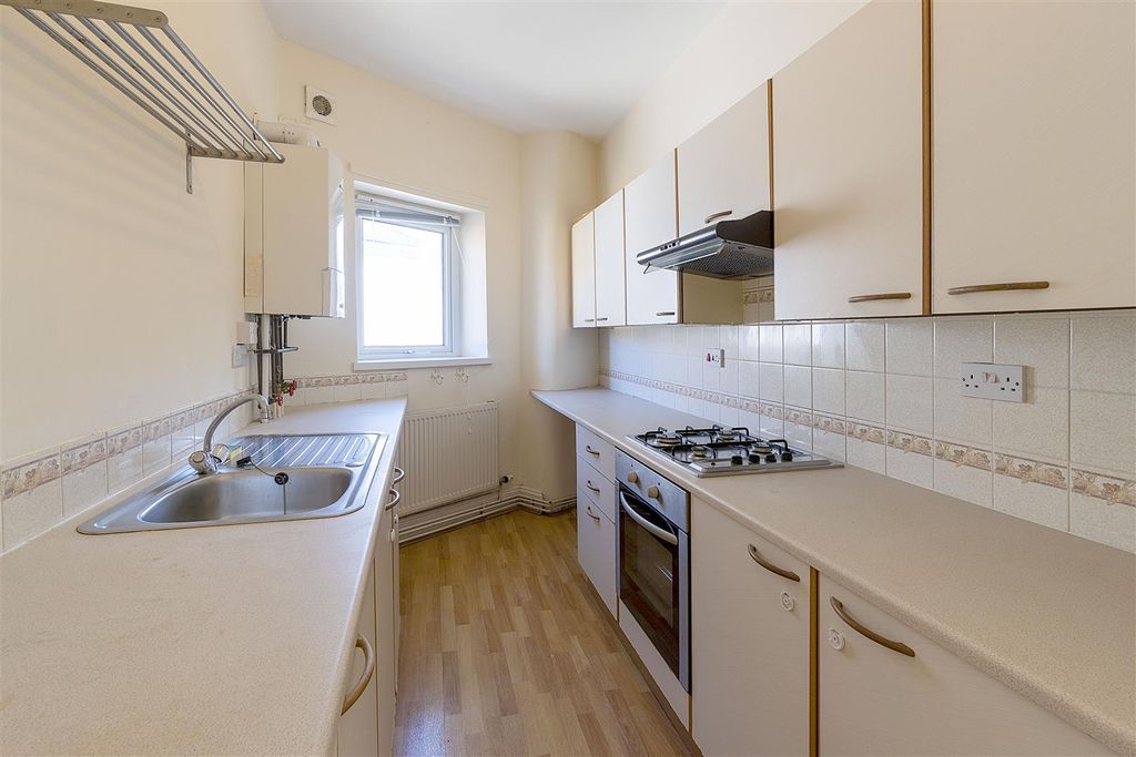 Property photo 3 of 8 Kitchen