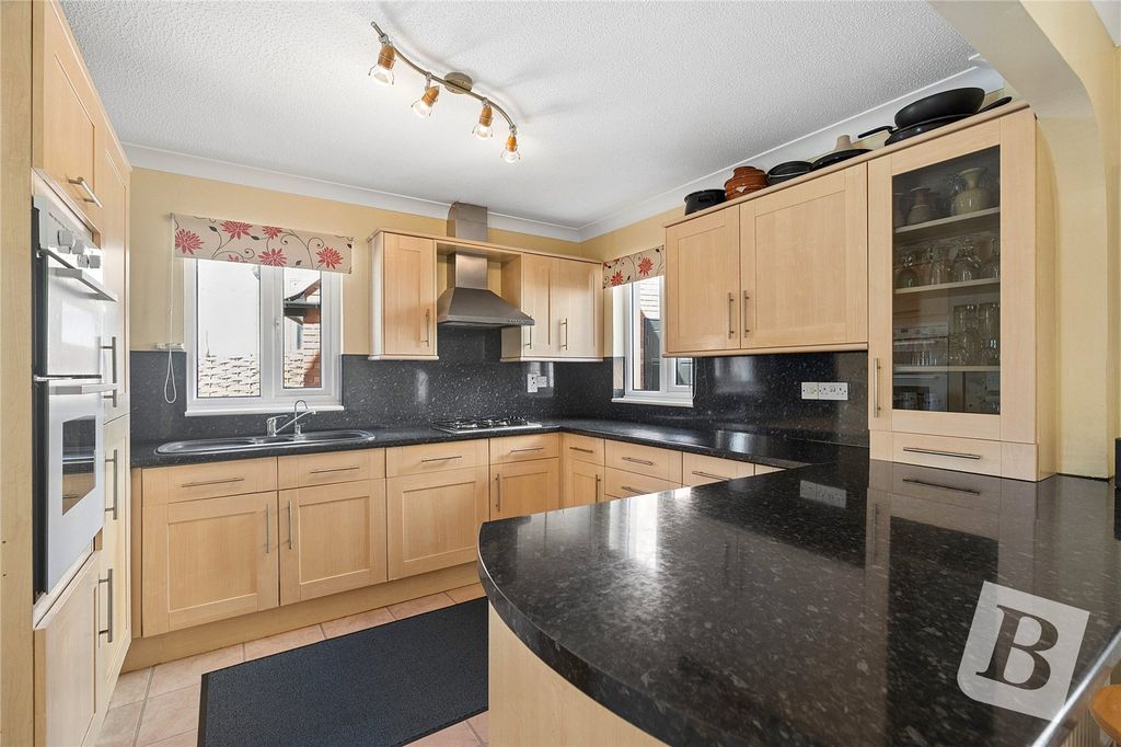 Property photo 3 of 21 Kitchen