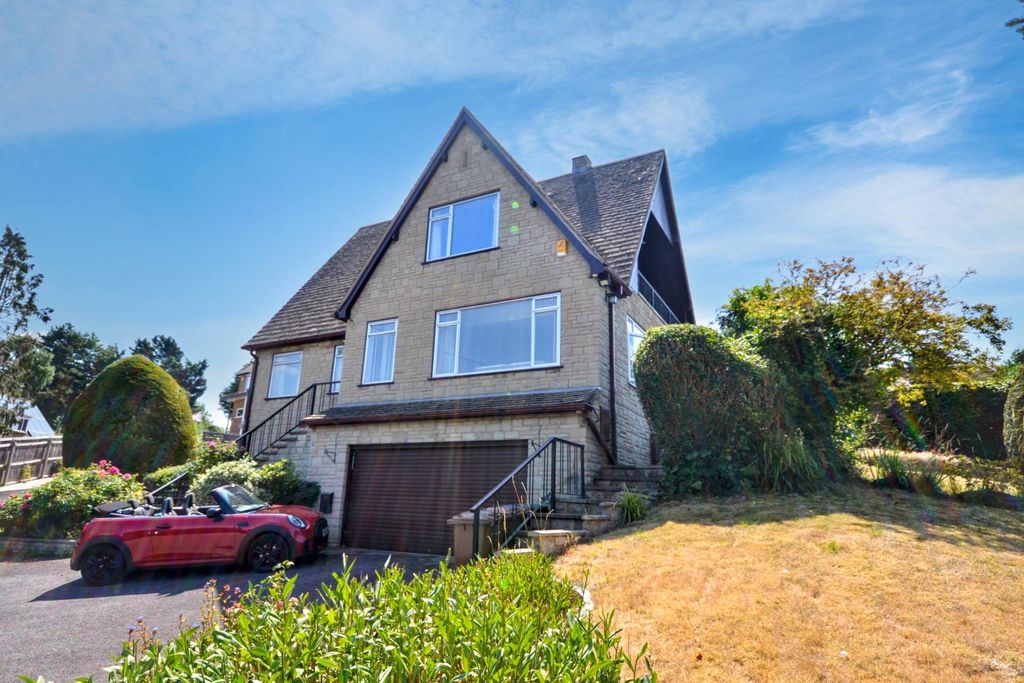 Property photo 1 of 28