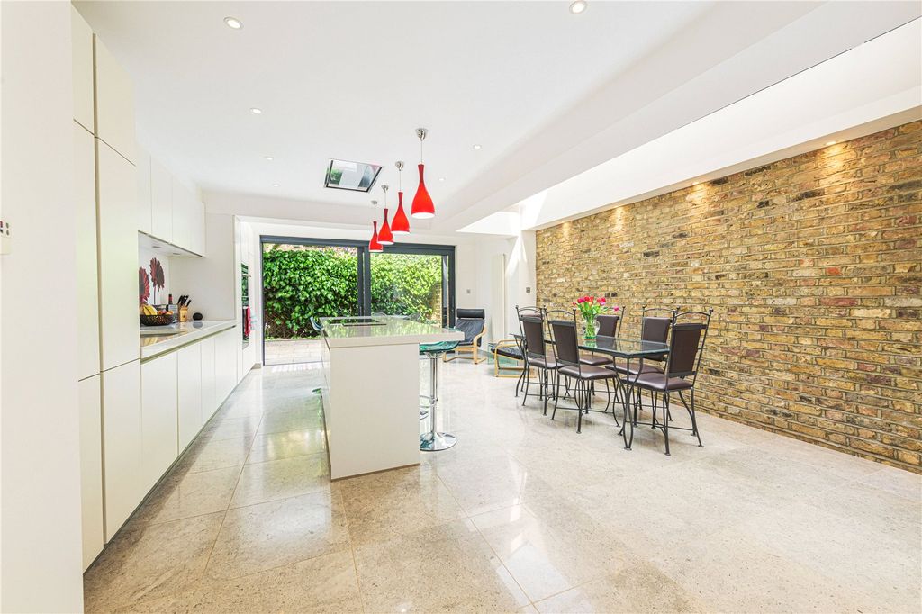 Property photo 1 of 17 Kitchen