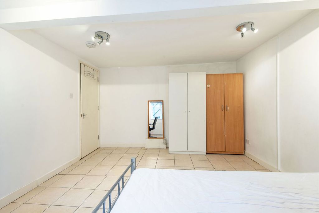 Property photo 3 of 4