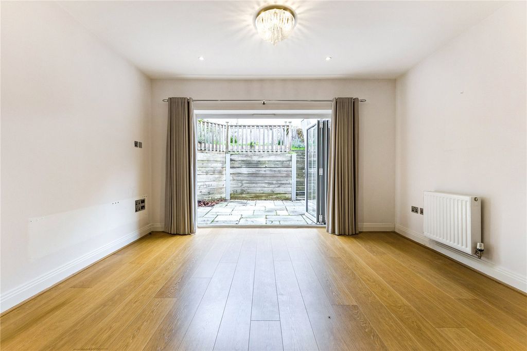 Property photo 3 of 11 Living Room