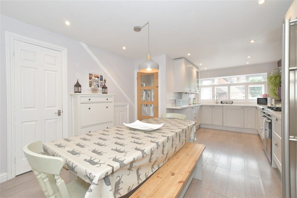 Property photo 1 of 11 Kitchen/ Dining Area