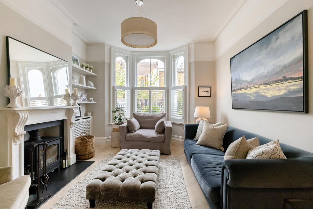 Property photo 3 of 24 Image