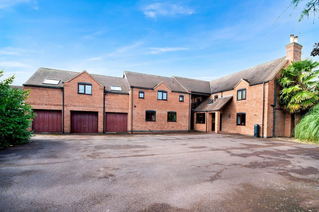 Property photo 1 of 39