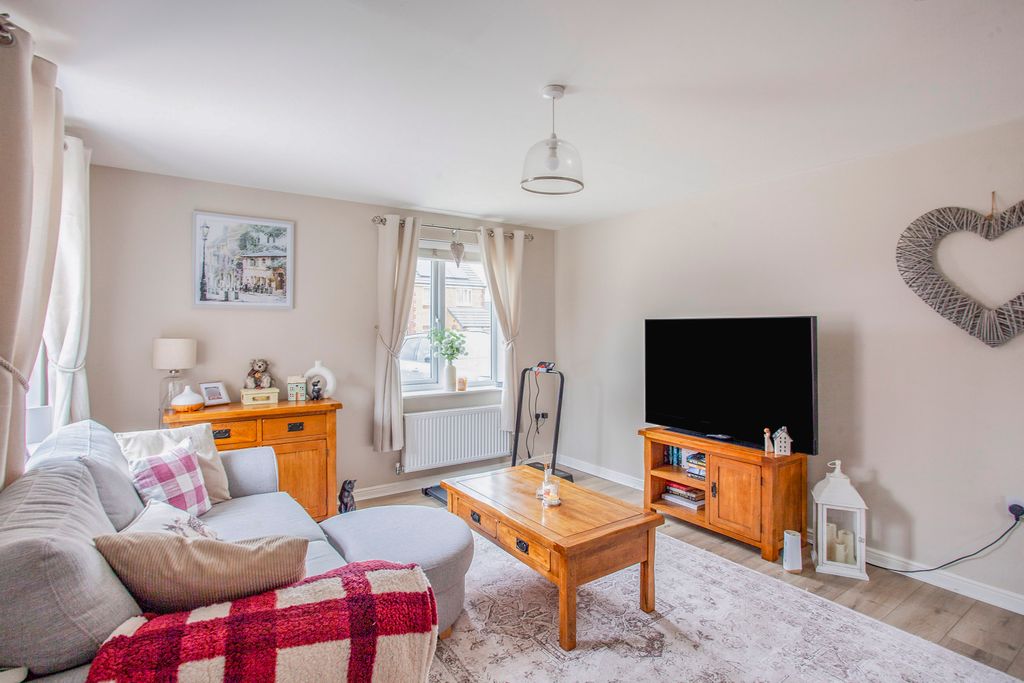 Property photo 3 of 19 Img_4890