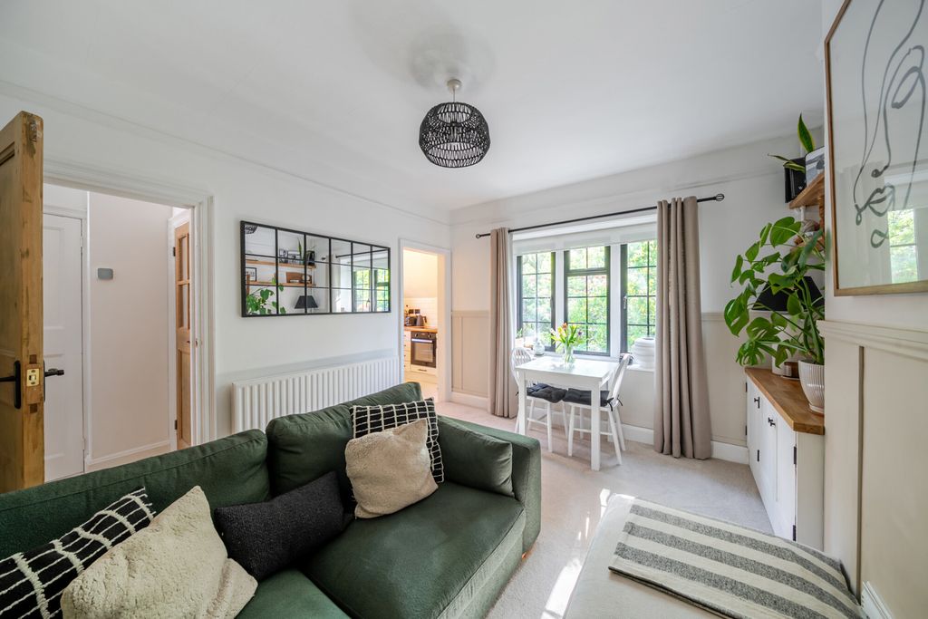 Property photo 2 of 13 1450852-11-69F1c8...