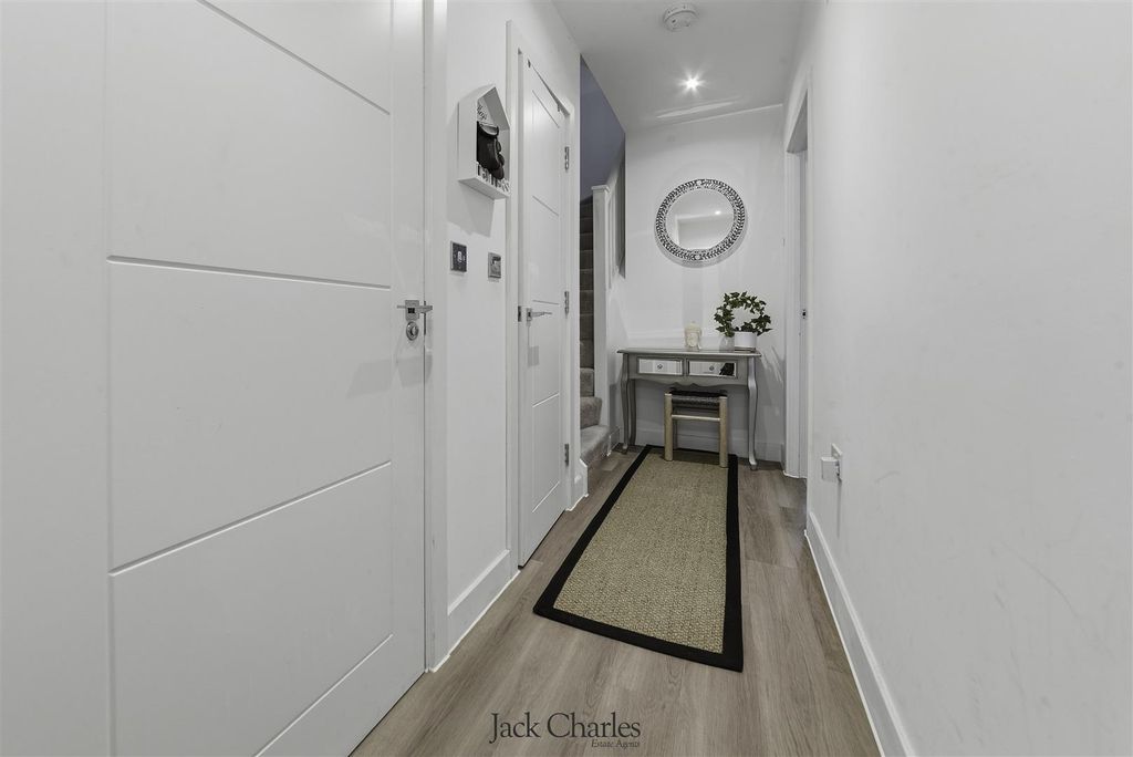 Property photo 2 of 28 159B Pembury Road-2.Jpg