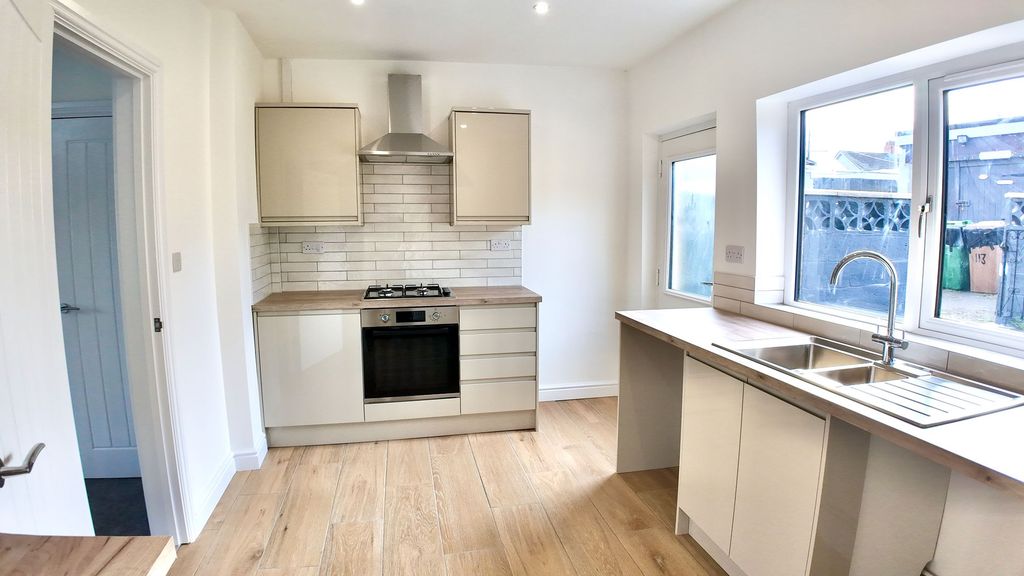 Property photo 3 of 22