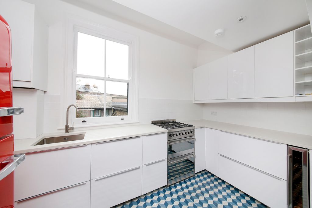 Property photo 1 of 13 Photo 01