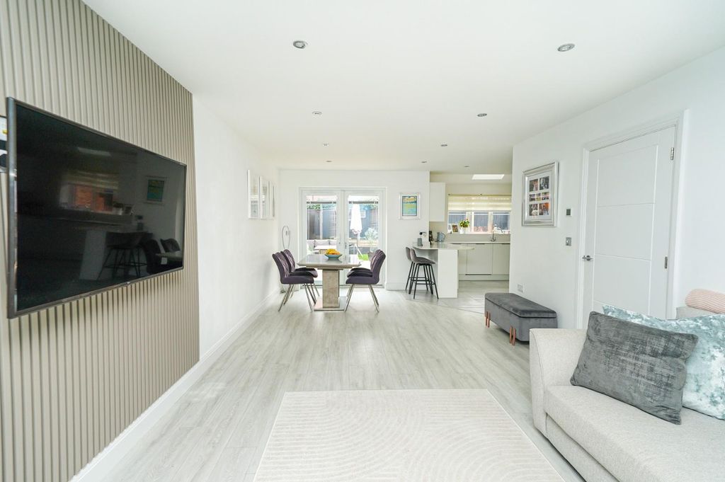 Property photo 1 of 30