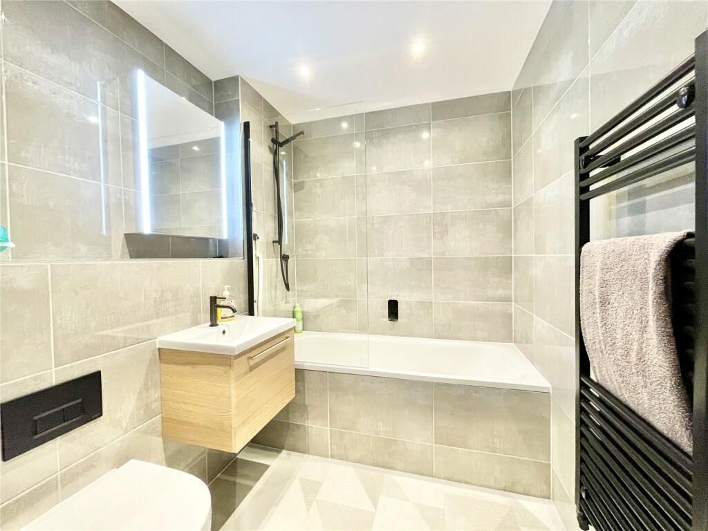 Property photo 2 of 4 Bathroom