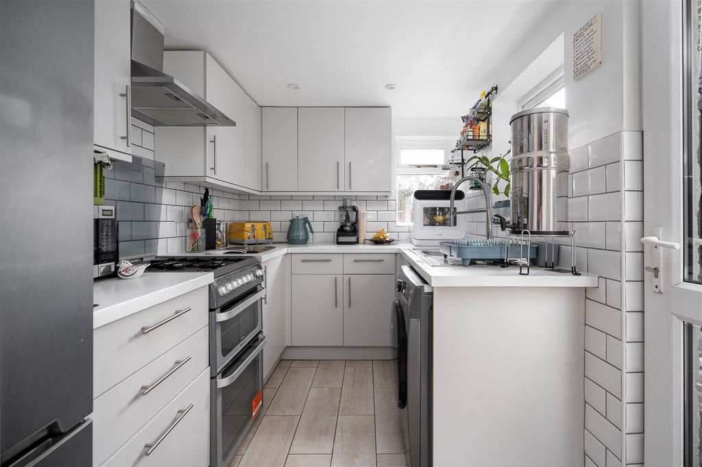 Property photo 3 of 15 Kitchen