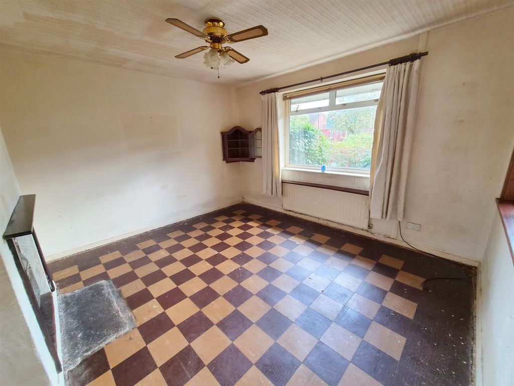 Property photo 3 of 14 Living Room