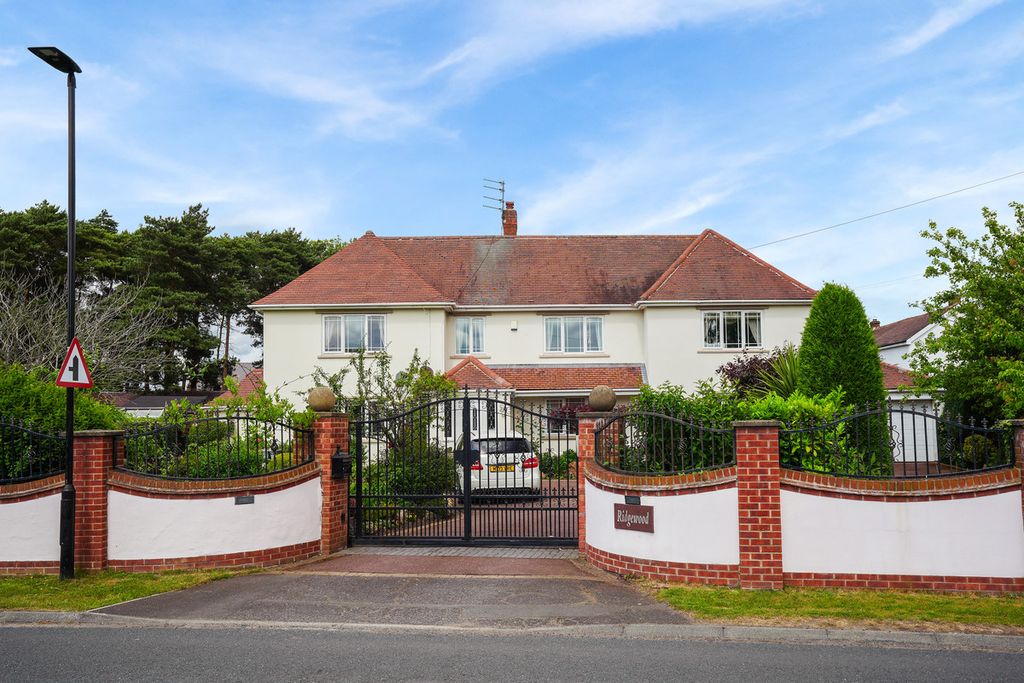 Property photo 2 of 19