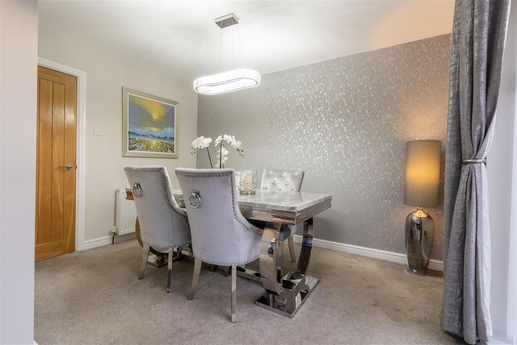 Property photo 3 of 11 Dining Area