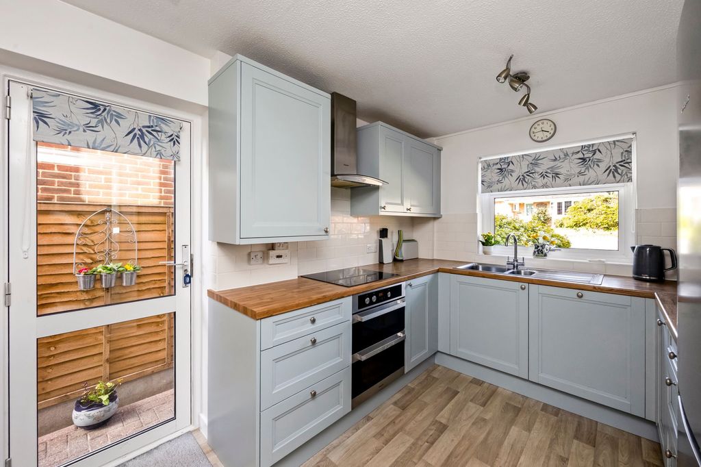 Property photo 3 of 19