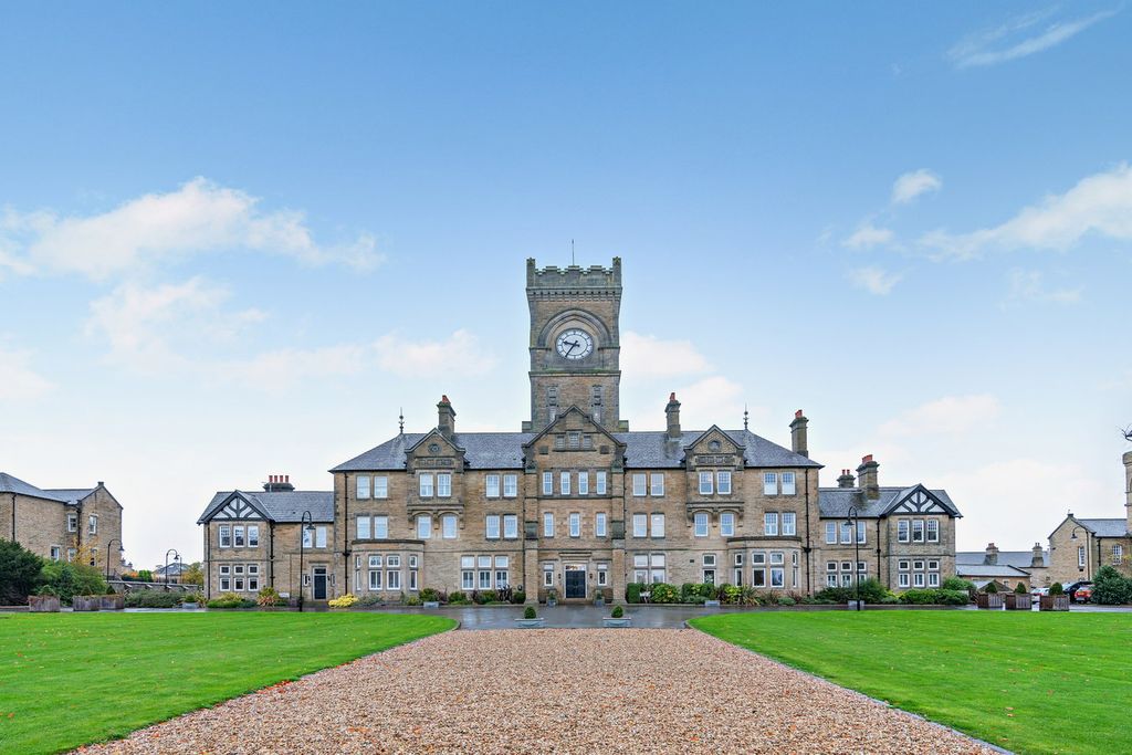 Property photo 1 of 27