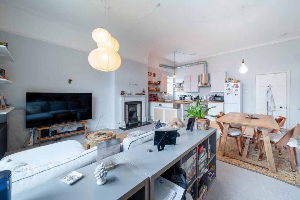 Property photo 3 of 11 Living Room