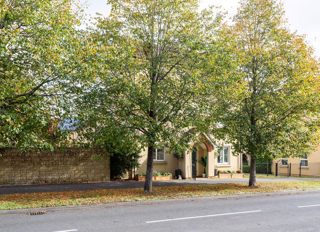 Property photo 2 of 29