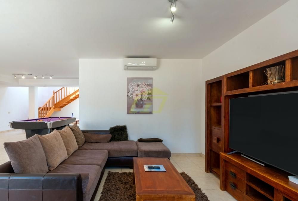 Property photo 2 of 30