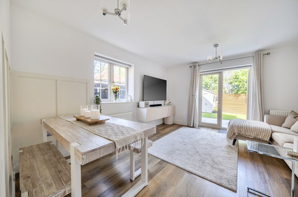 Property photo 2 of 14 1438693-21-69d637...