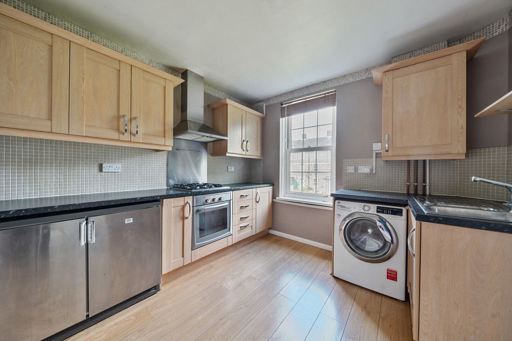 Property photo 3 of 19 Kitchen