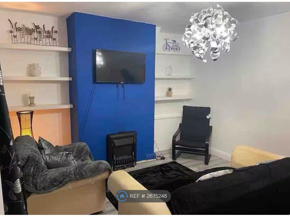 Property photo 1 of 9 Living Room