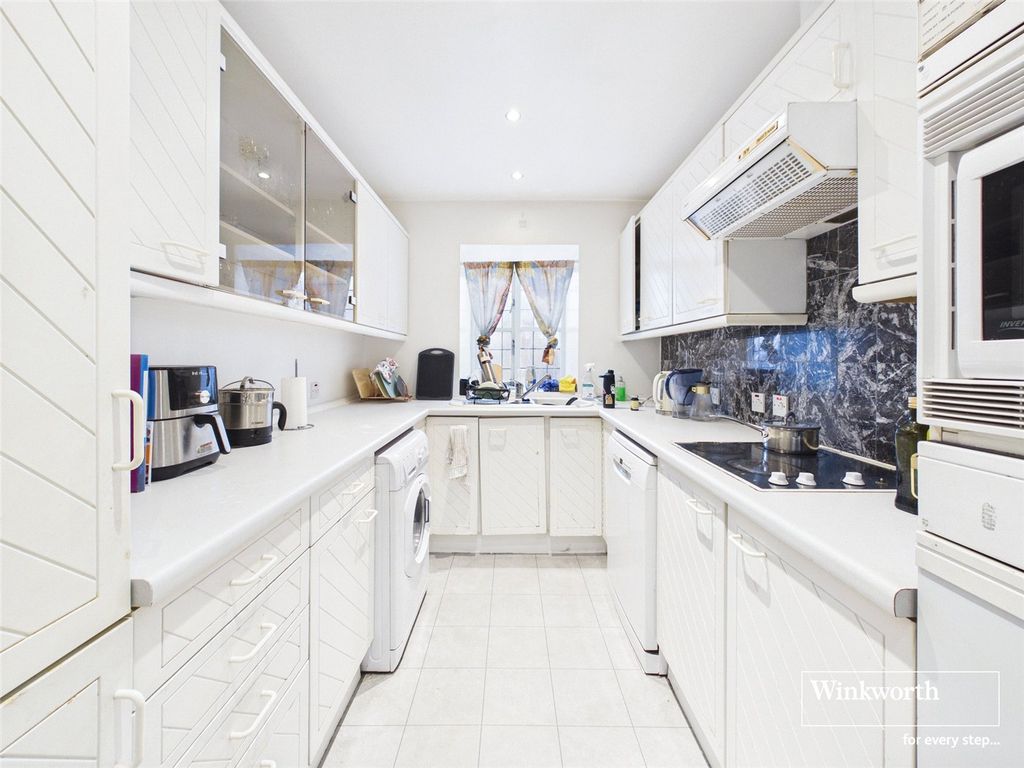 Property photo 3 of 12 Kitchen