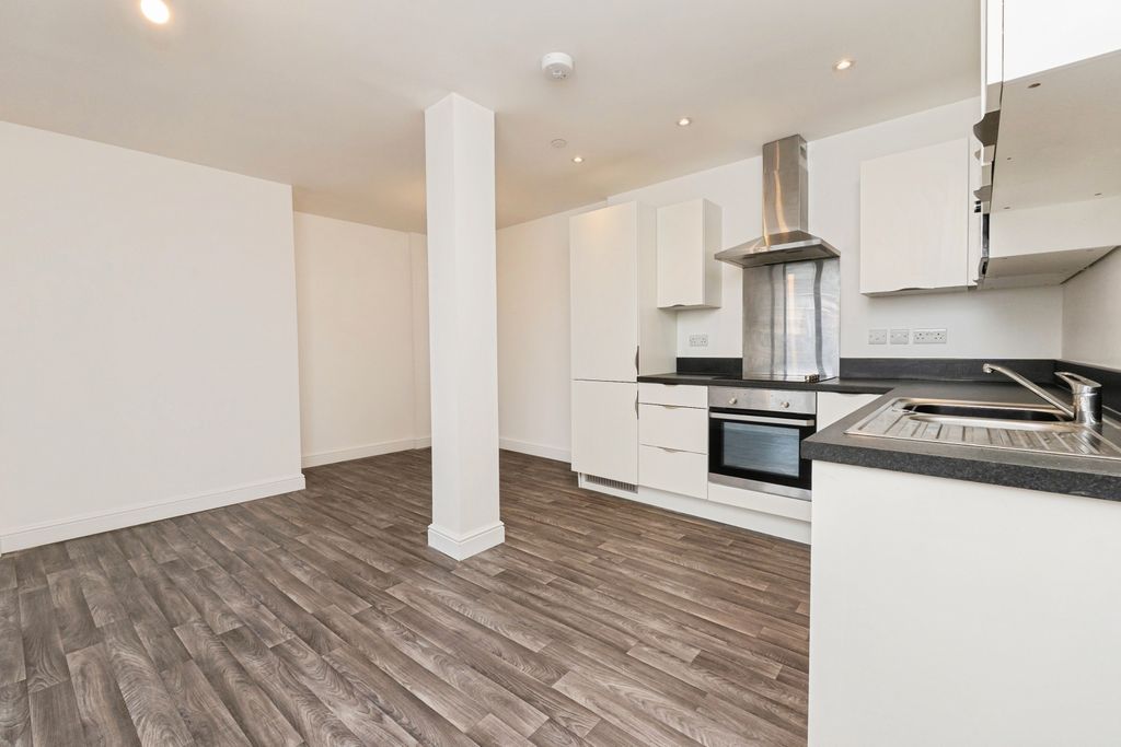 Property photo 3 of 11 Kitchen