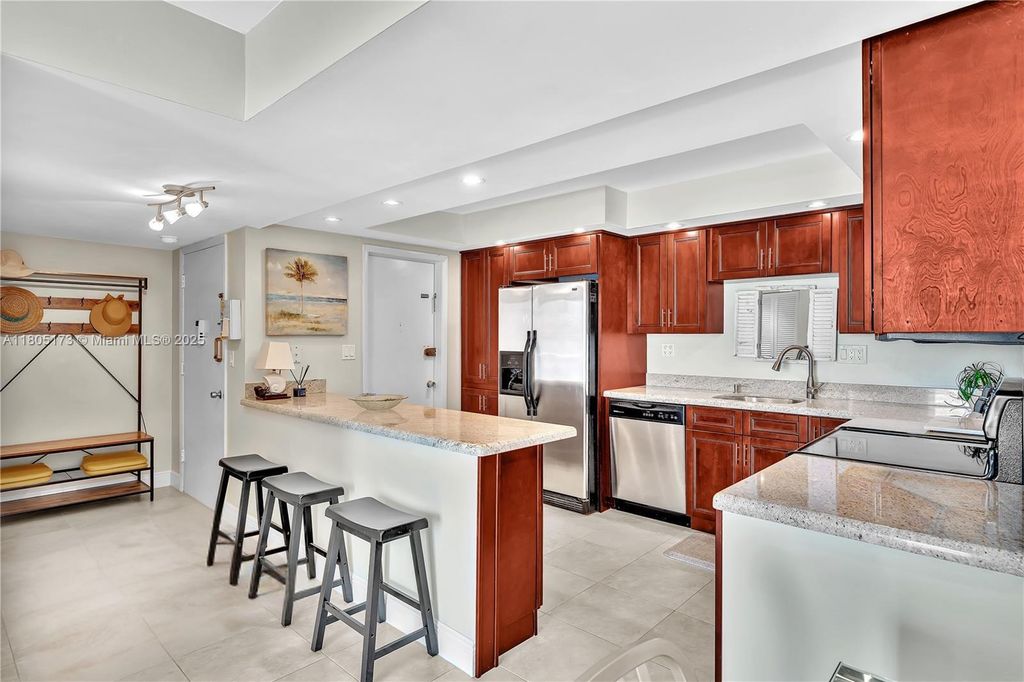 Property photo 3 of 16 <Alttext/>