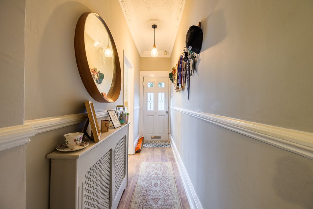 Property photo 3 of 34 Entrance Hall