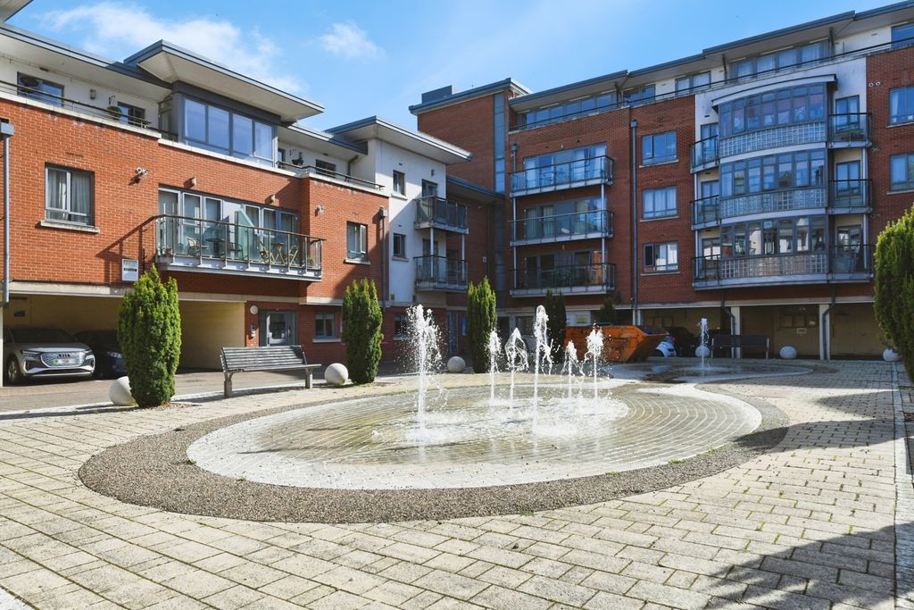 Property photo 2 of 16 Communal Area