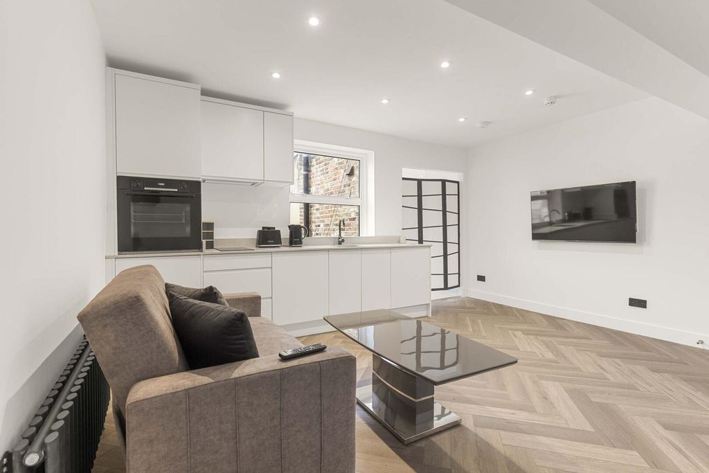 Property photo 1 of 6 Living Room