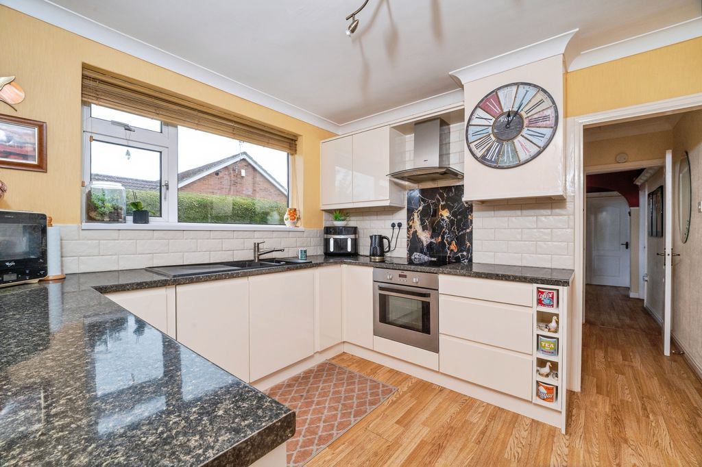 Property photo 3 of 16 Kitchen