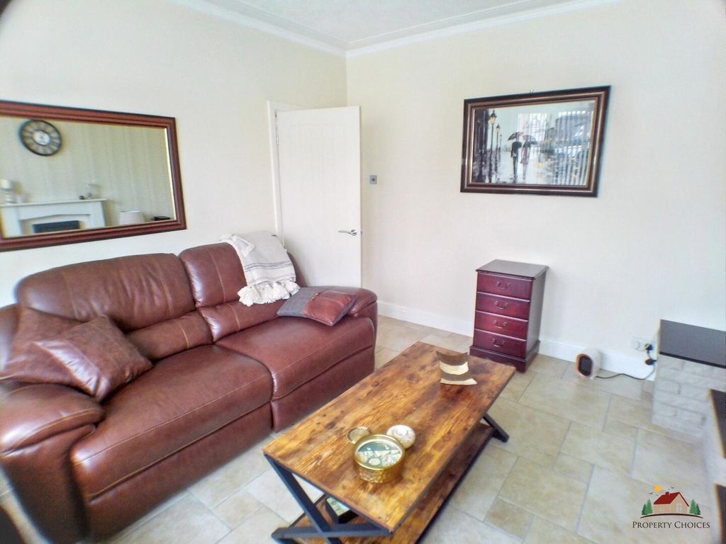 Property photo 3 of 21 Living Room