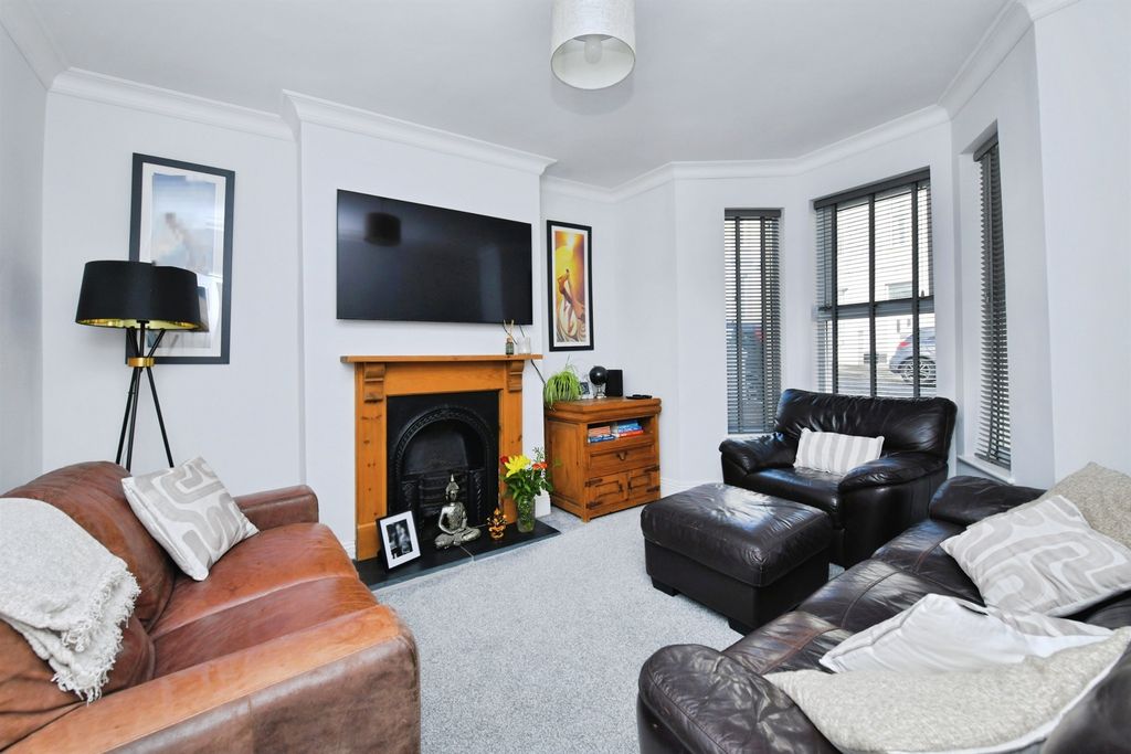 Property photo 3 of 20