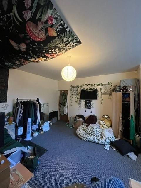 Property photo 1 of 9 Spacious, Well-Decorated Bedroom With A Large Open...