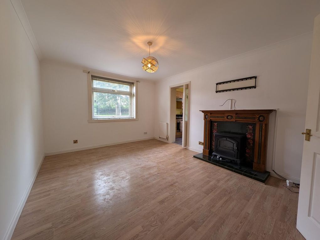 Property photo 1 of 7 Living Room