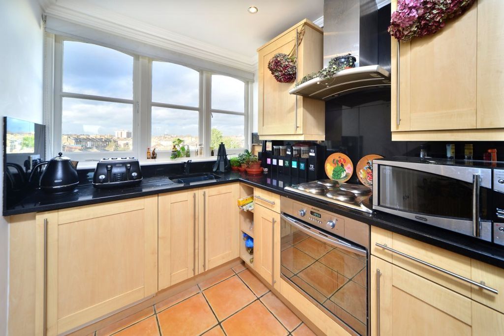 Property photo 3 of 6 Photo 03