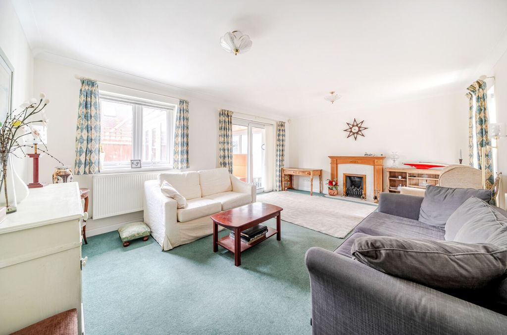 Property photo 2 of 20