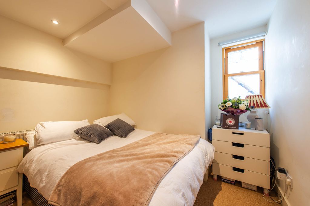 Property photo 3 of 9 Bedroom 1