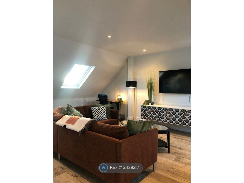 Property photo 2 of 16 Living Room