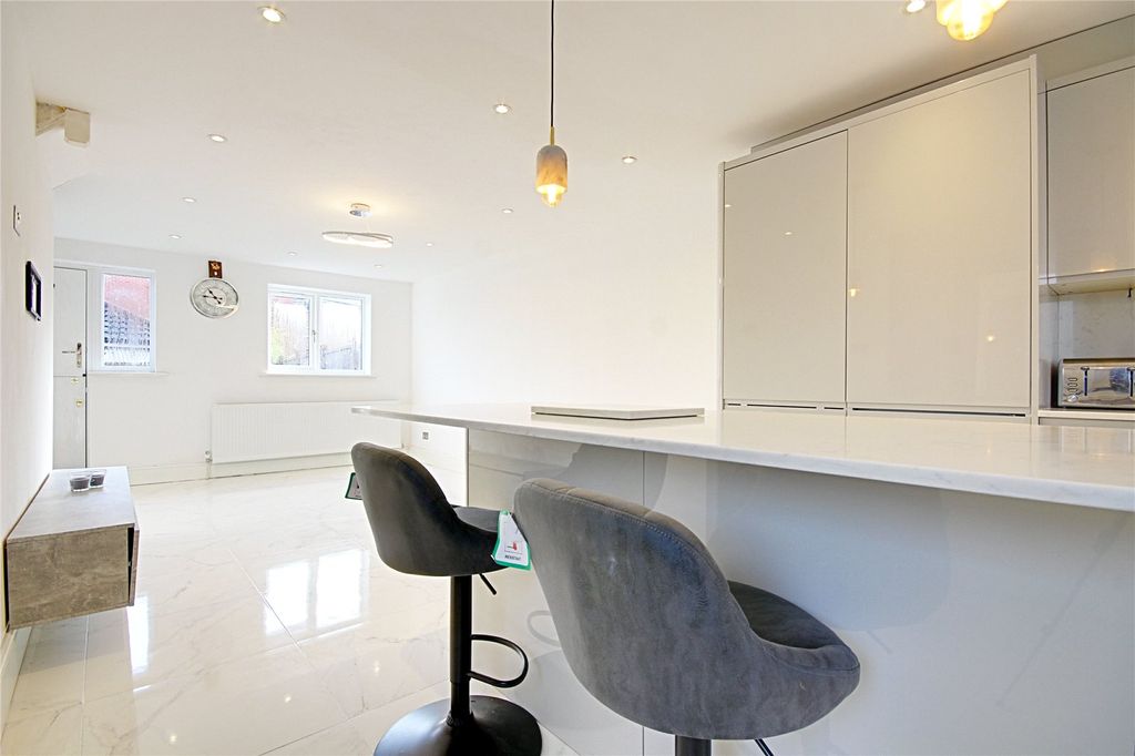 Property photo 2 of 26 Picture No. 28