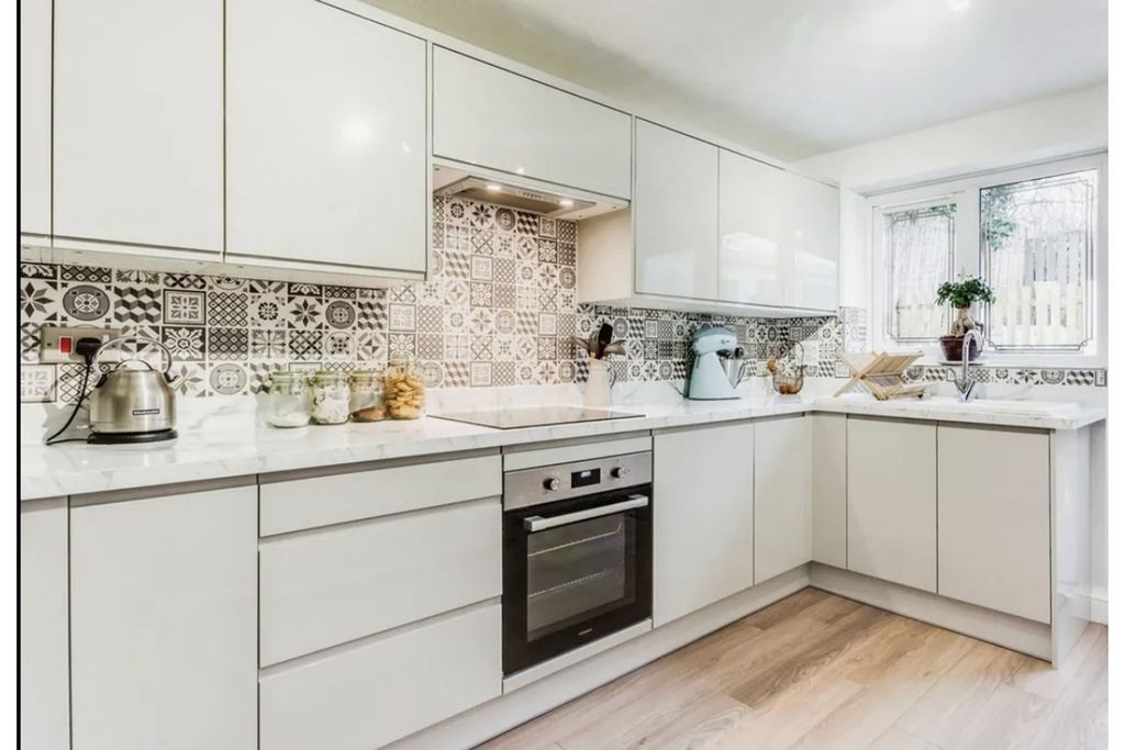 Property photo 3 of 16 Kitchen