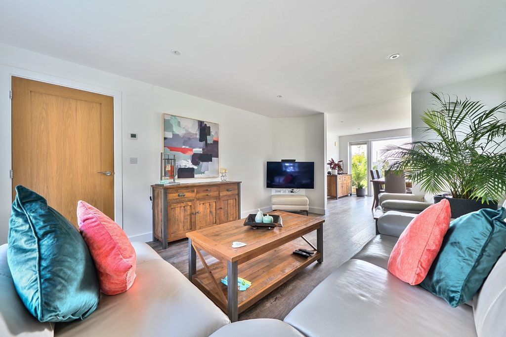 Property photo 3 of 33 5313236
