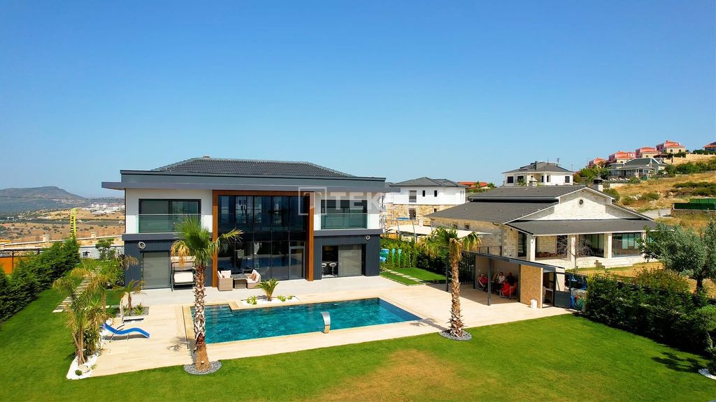 Property photo 1 of 40